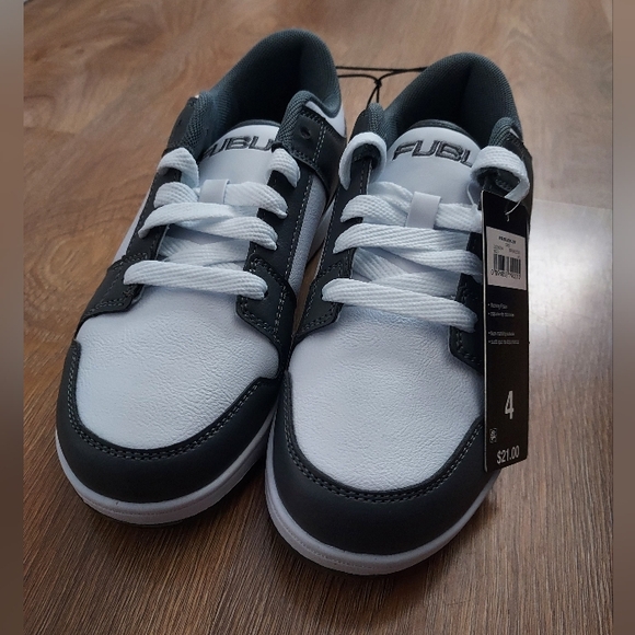 NWT Fubu Low Top Lace Up Sneakers Boys size 4 - Picture 7 of 8